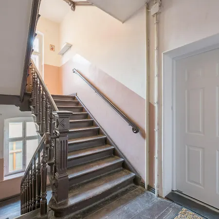 Apartmán Kamienica Sopocka 150 Metrow Od Plazy & By Renters *