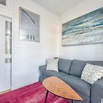 Apartment Kamienica Sopocka 150 Metrow Od Plazy & By Renters *