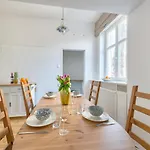 Kamienica Sopocka 150 Metrow Od Plazy & By Renters Apartment